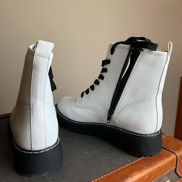 Platform boots|  black laces| Madden girl - Picture 6 of 7